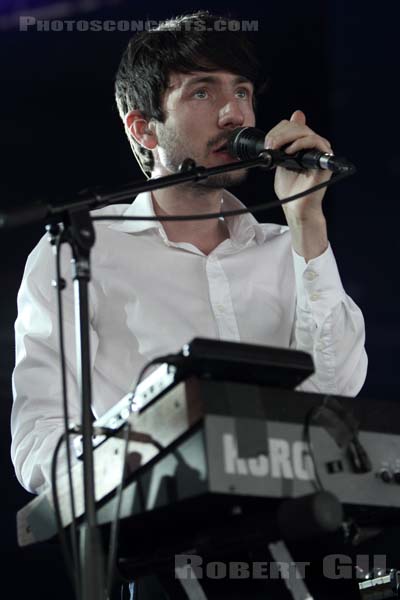 DELPHIC - 2010-06-27 - PARIS - Hippodrome de Longchamp - 